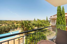 Modern apartment with breaktaking views of the fairways of Vale da Pinta Golf course